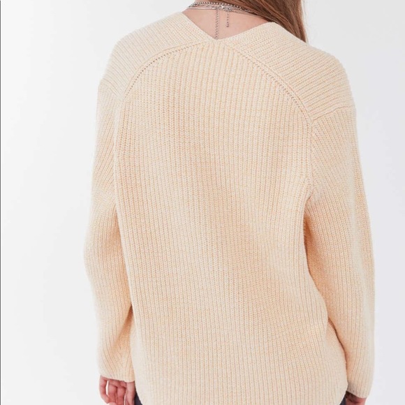 NWT UO oversized v-neck sweater - Picture 2 of 2